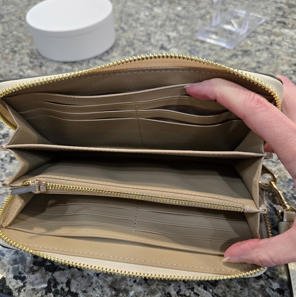 Coach Long Zip Around Wallet / Wristlet NWT - Picture 7 of 7